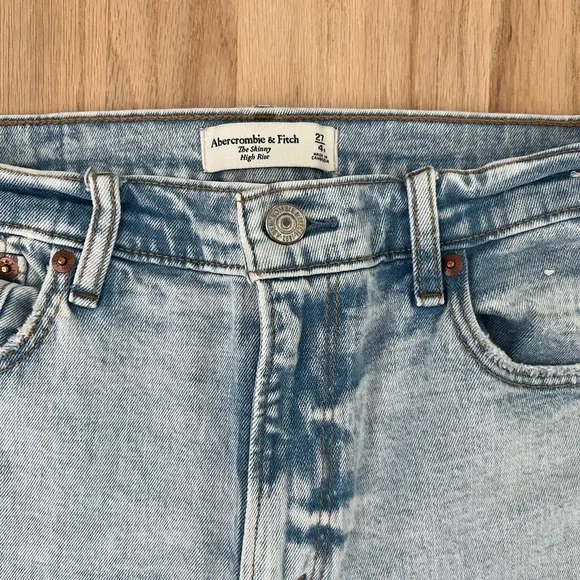 Women’s Abercrombie & Fitch - The Skinny High Rise Jeans - Size 4 - Picture 3 of 4